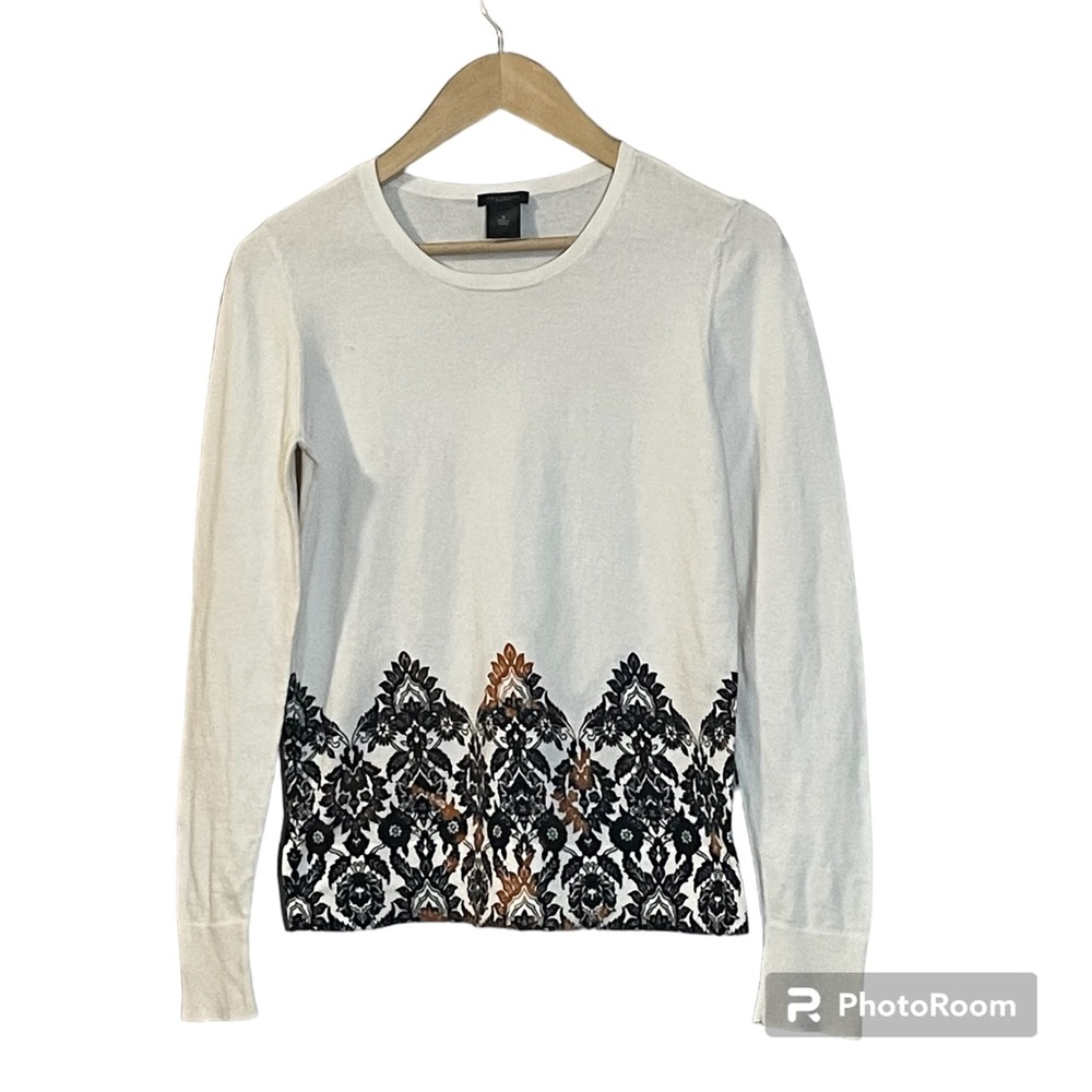 Ann Taylor Factory off white sweater with floral/leaf pattern. Women’s M